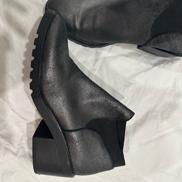 Eileen Fisher Black Metallic Dome Pull On Chunky Heel Ankle  Booties size 39.5 - Picture 3 of 5